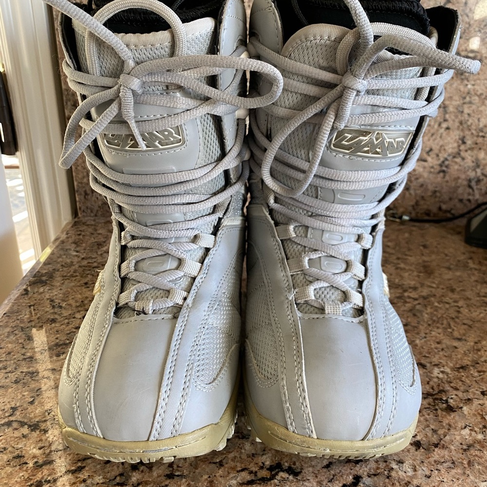 LaMar Clash Linered girls snowboard boots size 4